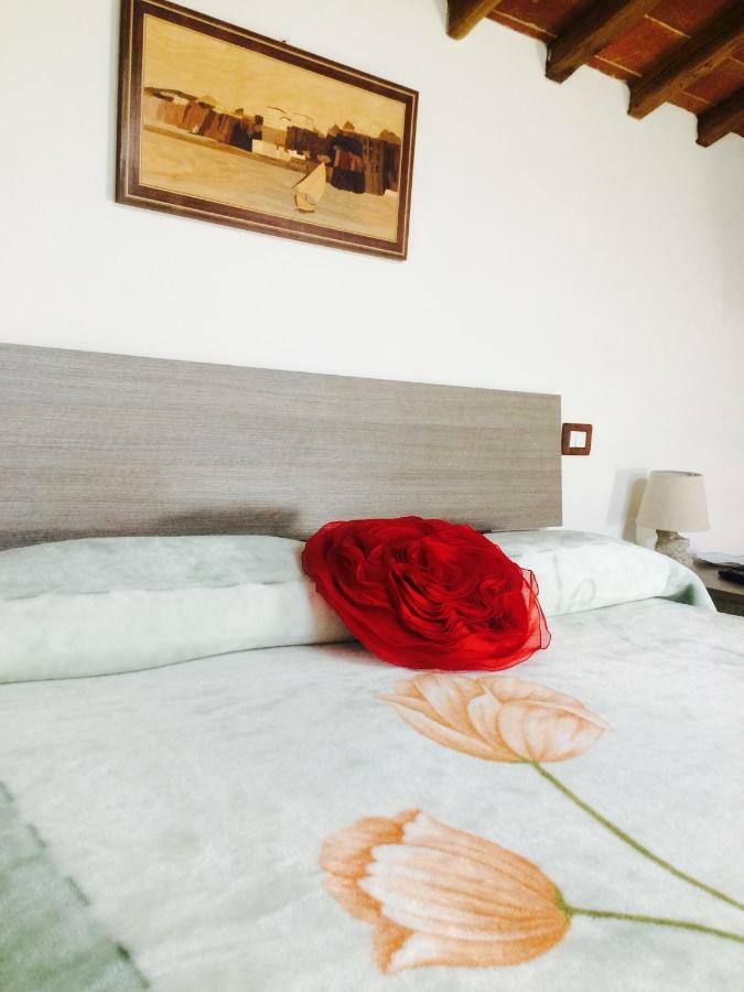Ferienwohnung Mansarda Degli Ulivi Rigomagno Exterior foto